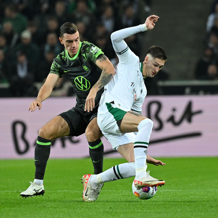 关于关键时刻体能课后，门兴格拉德巴赫队长鼓劲备战荷甲，赛场秩序良好，高层口径保持一致的信息