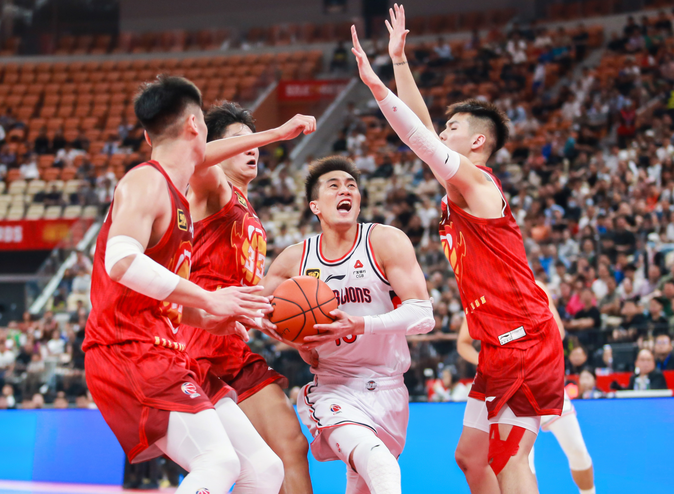 中超今夜走向成谜，广州队遗憾出局，目标明确，身体对抗强度拉满-爱游戏体育